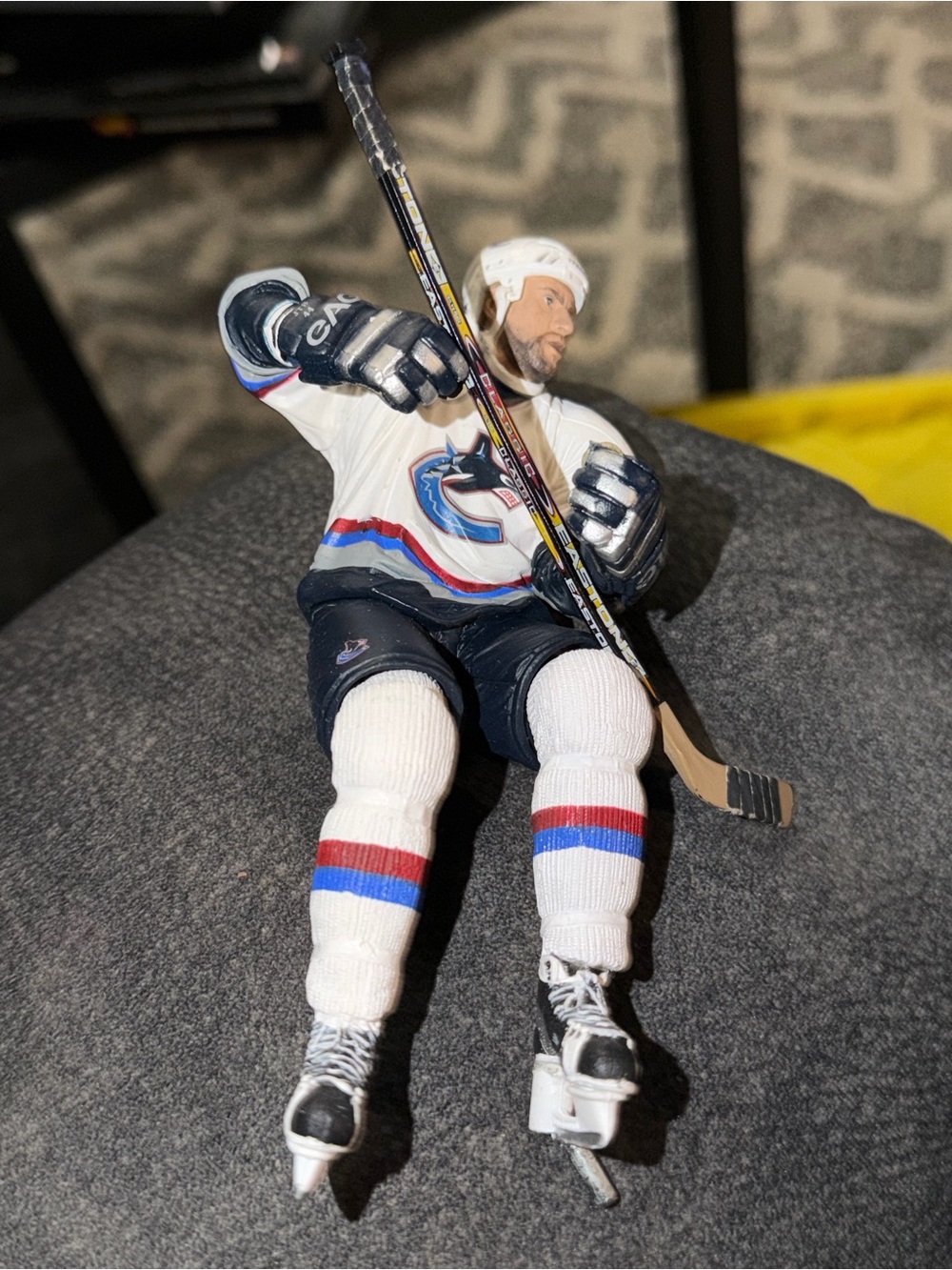 McFarlane NHL Hockey Vancouver Canucks Todd Bertuzzi #44 Figurine Vintage Used V
